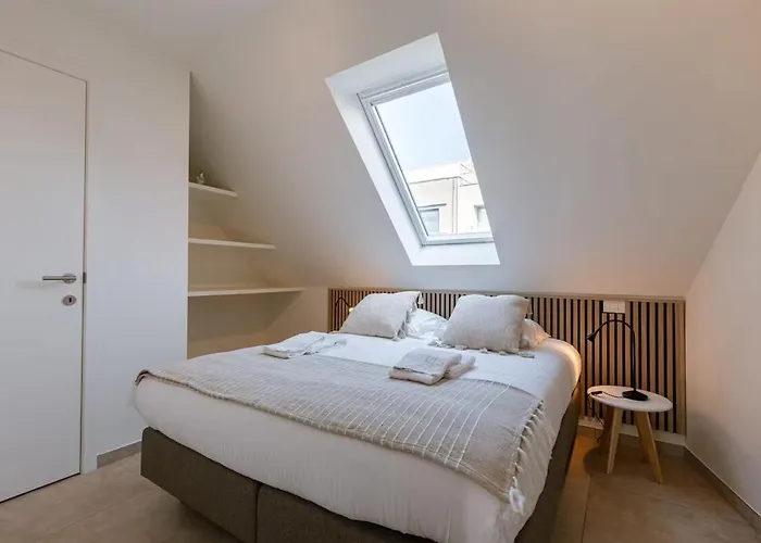 Ruime, Luxe Duplex Penthouse Met 3 Slaapkamer * Oostende